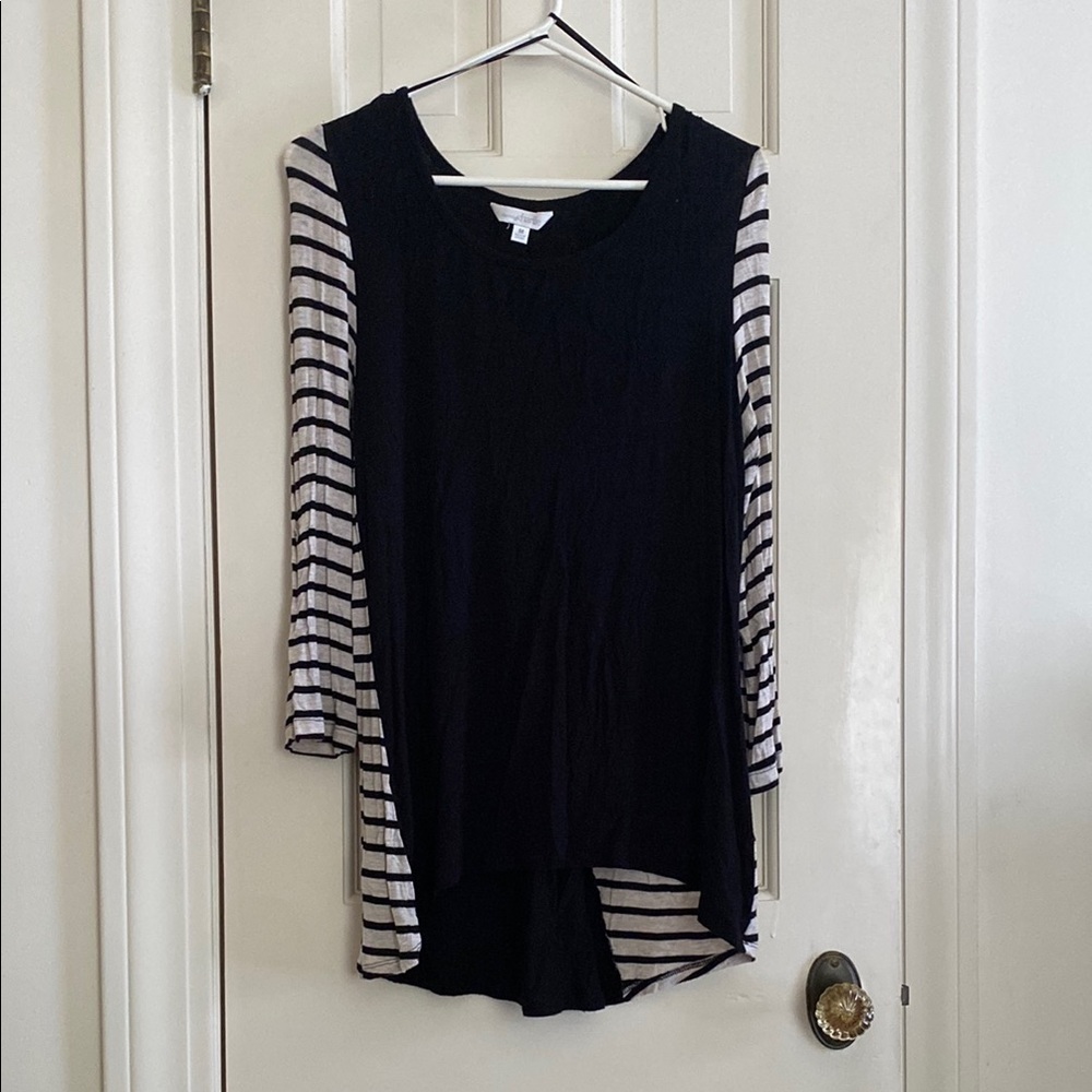 Charming Charlie Black and Gray Asymmetrical 3/4 Sleeve Tunic